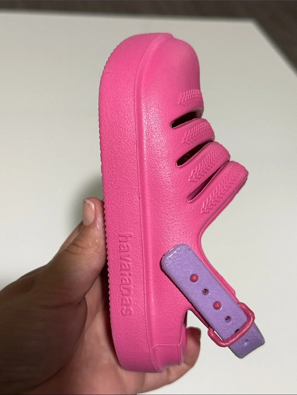 Havaianas Bright Pink Kids Sandals with Lavender Heel Straps Sz 9C